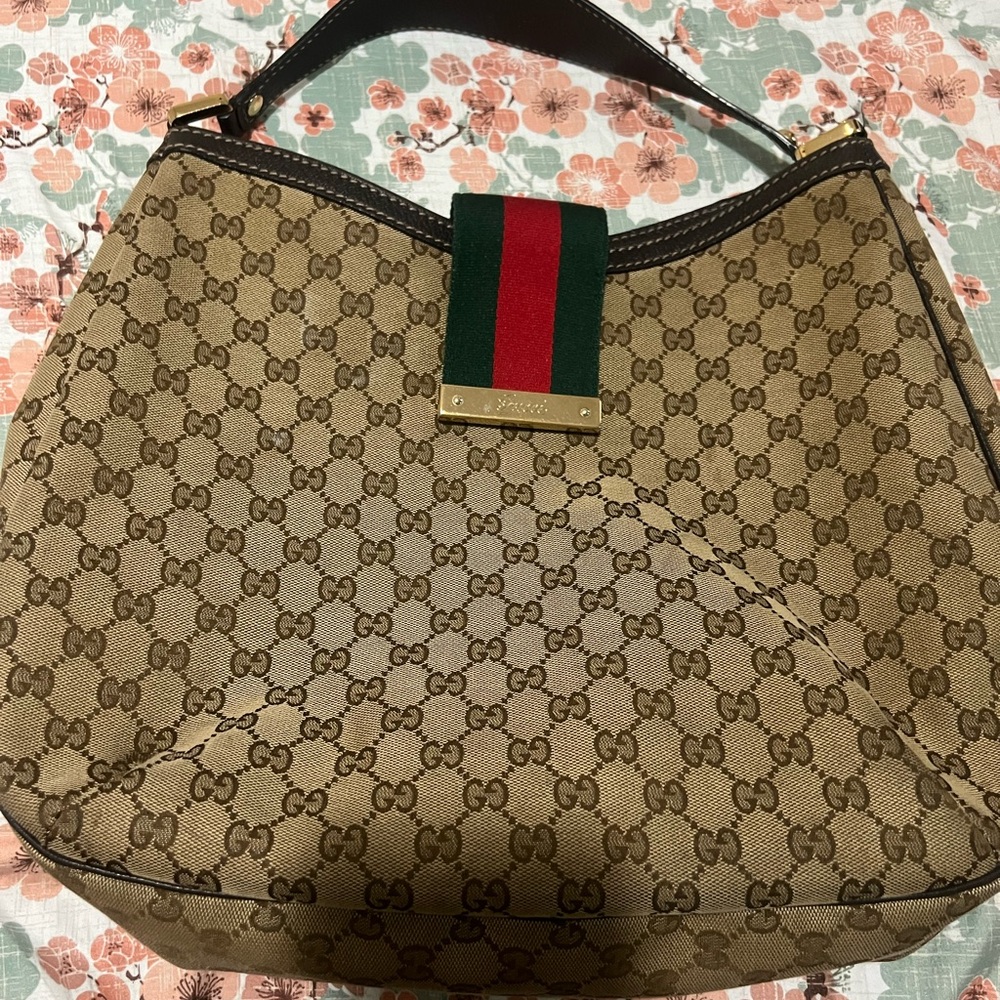 Large Gucci bag! Bag is in great condition with minor flaws. - Picture 4 of 7